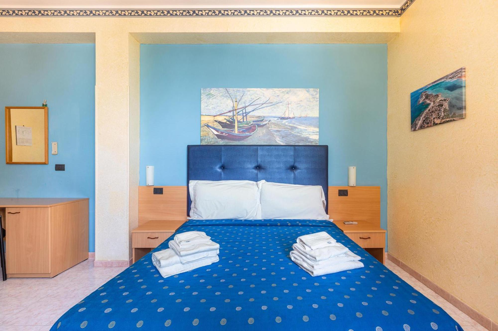 Hotel Il Riccio Porto Cesareo Bagian luar foto