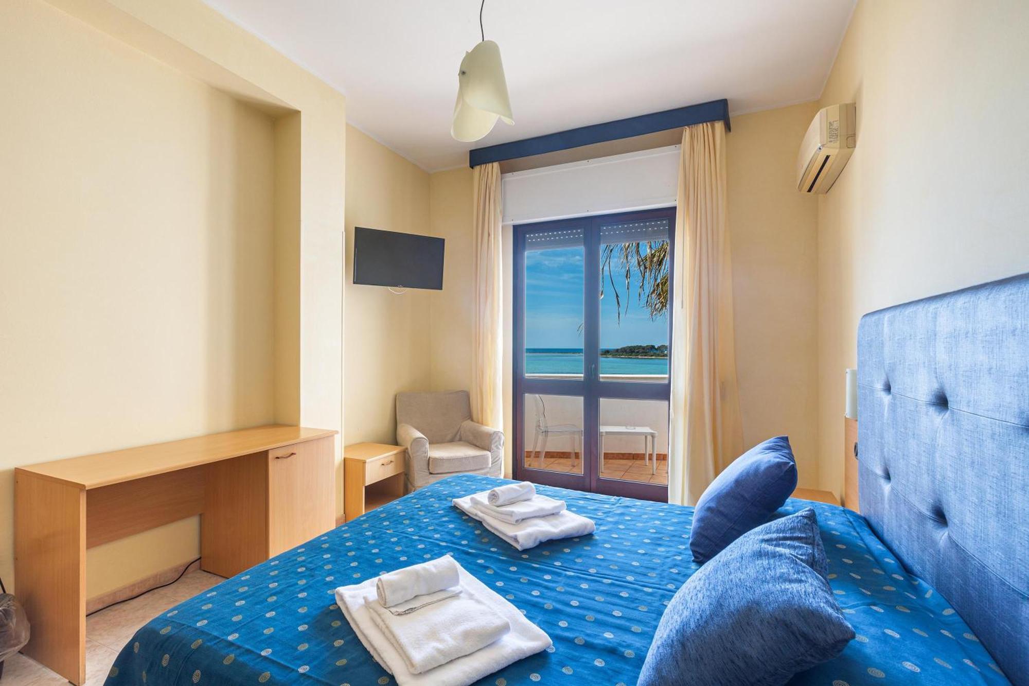 Hotel Il Riccio Porto Cesareo Bagian luar foto