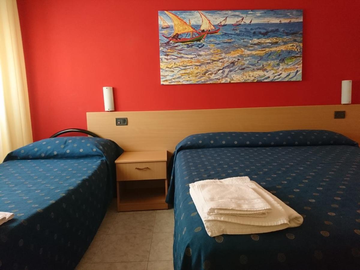 Hotel Il Riccio Porto Cesareo Bagian luar foto