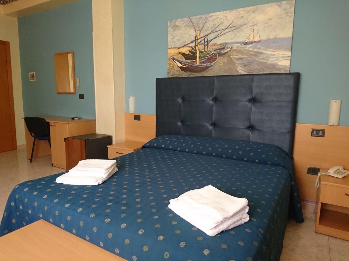 Hotel Il Riccio Porto Cesareo Bagian luar foto