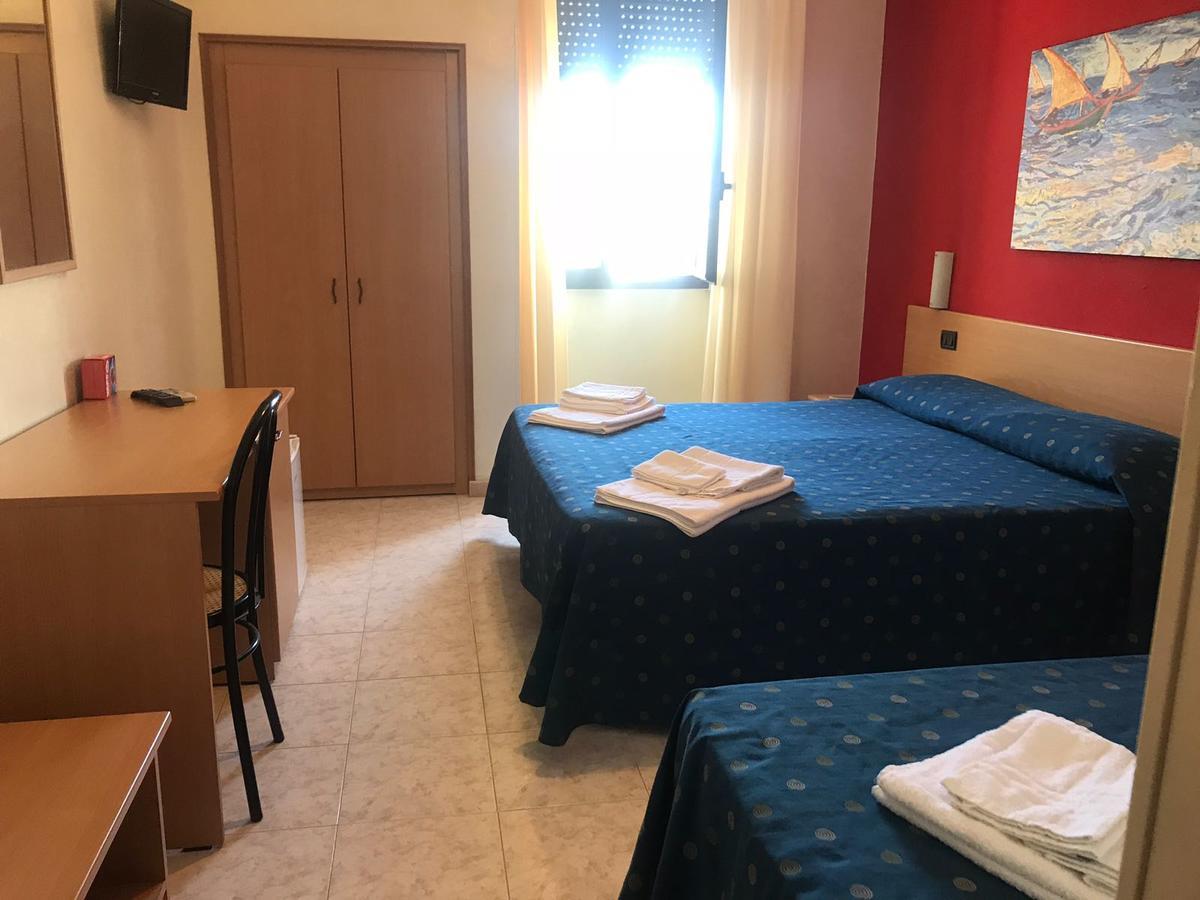 Hotel Il Riccio Porto Cesareo Bagian luar foto