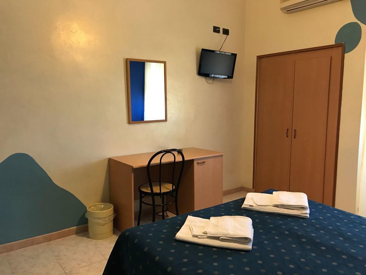 Hotel Il Riccio Porto Cesareo Bagian luar foto
